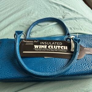 NWT Primeware Inc.Blue Insulated Wine Clutch